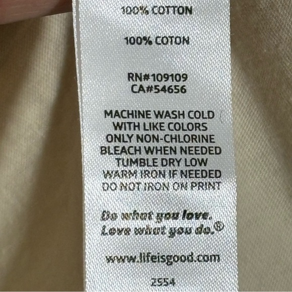 Life Is Good 365 graphic short sleeve V-neck teeshirt in cream. Women’s M - Picture 7 of 7